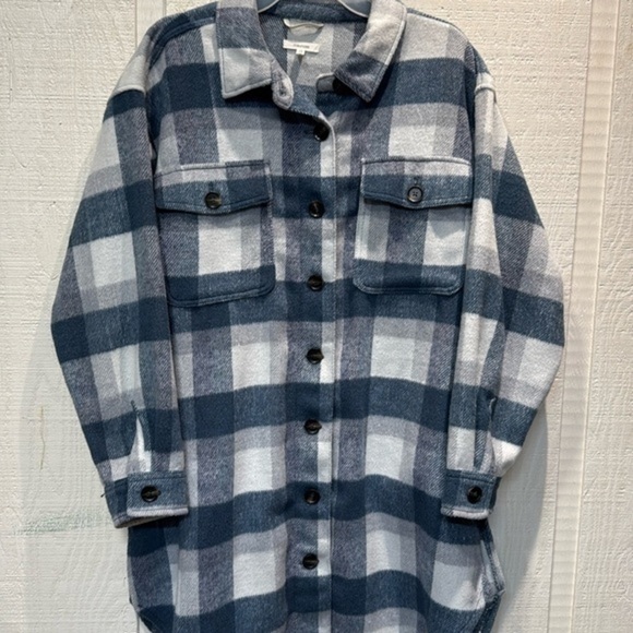 Maurices Jackets & Blazers - Maurices blue plaid brushed flannel heavy button up shacket women’s size X Large